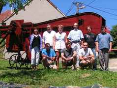 Zaměstnanci společnosti se dvěma externími spolupracovníky - červen 2011 (zobrazeno 456x)